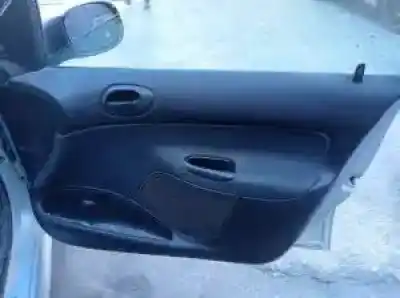 Sloopvoertuig peugeot 206 berlina 8hx van het jaar 1998 aangedreven 