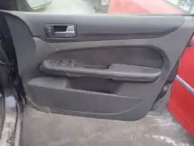 Veículo de Sucata ford focus berlina (cap) aoda do ano 2004 alimentado 