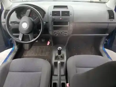 Здавання транспортного засобу volkswagen polo (9n1) azq року 2001 потужний 