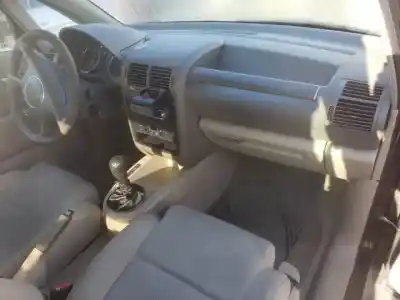 Sloopvoertuig audi a2 (8z) amf/bhc van het jaar 2000 aangedreven 