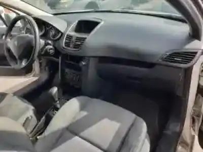 Veículo de Sucata peugeot 207 d-8hz do ano 2006 alimentado 