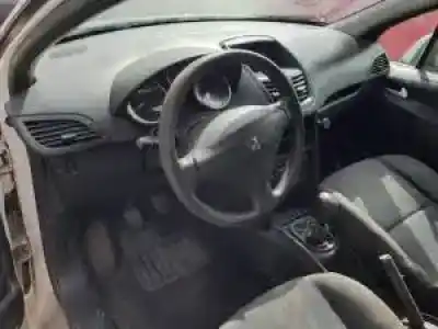 Veículo de Sucata peugeot 207 d-8hz do ano 2006 alimentado 