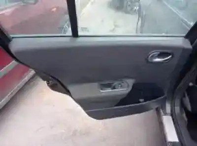 Sloopvoertuig renault megane ii berlina 5p k9kp7 van het jaar 2005 aangedreven 