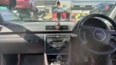 Veículo de Sucata audi a4 berlina (8e) awx do ano 2001 alimentado 