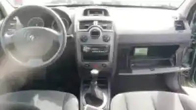 Vehicul casat renault megane ii berlina 5p k9k722 al anului 2003 alimentat 