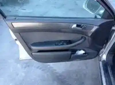 Sloopvoertuig audi a6 berlina (4b2) awx van het jaar 2001 aangedreven 