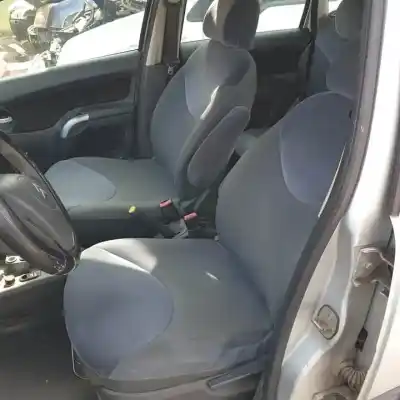 Здавання транспортного засобу citroen c3 8hx року 2002 потужний 