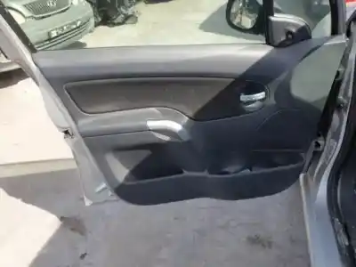 Здавання транспортного засобу citroen c3 8hx року 2002 потужний 