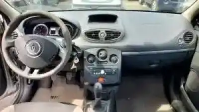 Veicolo di demolizione renault clio iii k9k768 dell'anno 2007 alimentato 