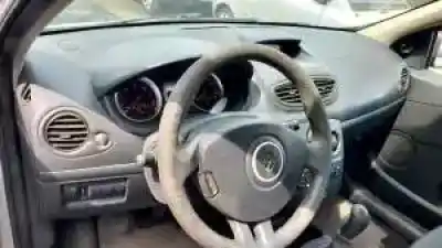 Veicolo di demolizione renault clio iii k9k768 dell'anno 2007 alimentato 