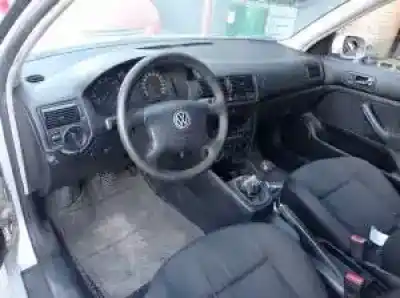 Veículo de Sucata volkswagen golf iv berlina (1j1) bcb do ano 2000 alimentado 