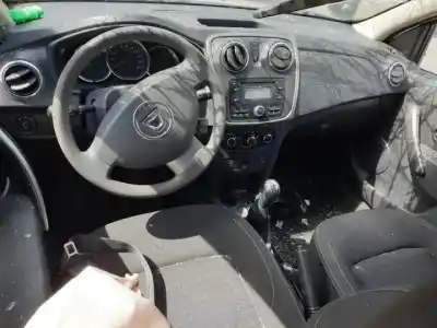 Sloopvoertuig dacia sandero ii d4f732 van het jaar 2012 aangedreven 