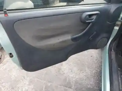 Здавання транспортного засобу opel corsa c z10xe року 2000 потужний 