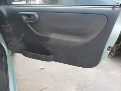 Здавання транспортного засобу opel corsa c z10xe року 2000 потужний 