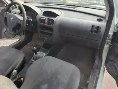 Здавання транспортного засобу opel corsa c z10xe року 2000 потужний 