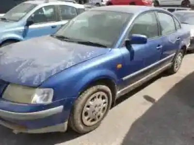 Veicolo di demolizione volkswagen passat berlina (3b3) avb dell'anno 2000 alimentato 