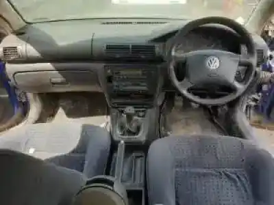 Veicolo di demolizione volkswagen passat berlina (3b3) avb dell'anno 2000 alimentato 