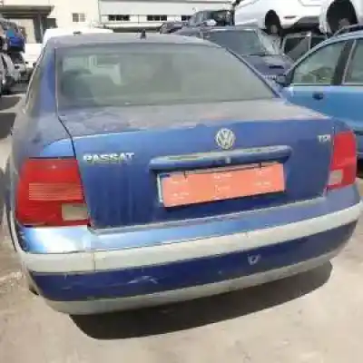 Veicolo di demolizione volkswagen passat berlina (3b3) avb dell'anno 2000 alimentato 