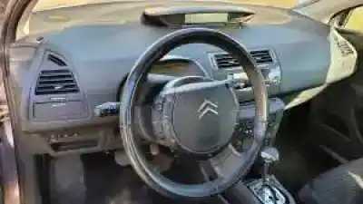 Scrapping Vehicle citroen c4 coupe nfutu5jp4 of the year 2004 powered 