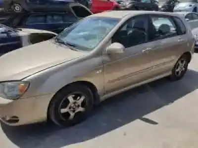 Veicolo di demolizione kia cerato (ld) d4ea dell'anno 2004 alimentato 