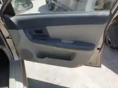 Veicolo di demolizione kia cerato (ld) d4ea dell'anno 2004 alimentato 