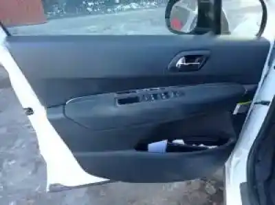 Sloopvoertuig peugeot 3008 (t84) rh02 van het jaar 2011 aangedreven 