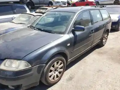 Veículo de Sucata volkswagen passat variant (3b6) awx do ano 2000 alimentado 