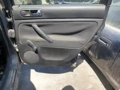 Veículo de Sucata volkswagen passat variant (3b6) awx do ano 2000 alimentado 