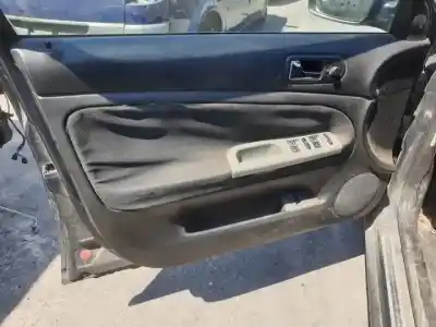 Veículo de Sucata volkswagen passat variant (3b6) awx do ano 2000 alimentado 