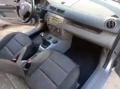 Vehicul casat mazda 2 berlina (dy) fxja al anului 2003 alimentat 