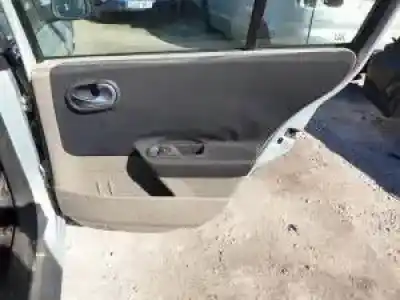 Veículo de Sucata renault megane ii berlina 5p f9q do ano 2002 alimentado 