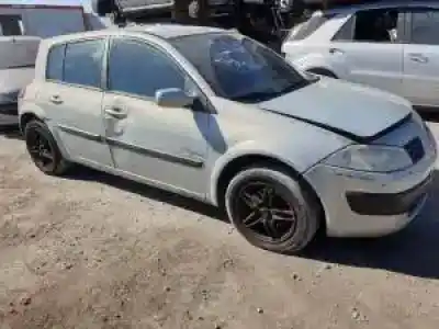 Veículo de Sucata renault megane ii berlina 5p f9q do ano 2002 alimentado 