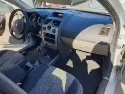 Veículo de Sucata renault megane ii berlina 5p f9q do ano 2002 alimentado 