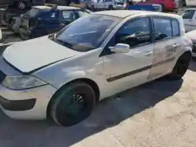 Veículo de Sucata renault megane ii berlina 5p f9q do ano 2002 alimentado 