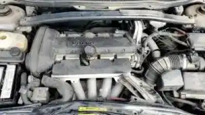 Vehicul casat volvo v70 familiar b5244s al anului 2004 alimentat 