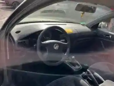 Vehicul casat volkswagen passat variant (3b6) avf al anului 2001 alimentat 