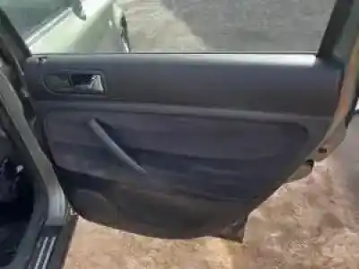 Vehicul casat volkswagen passat variant (3b6) avf al anului 2001 alimentat 