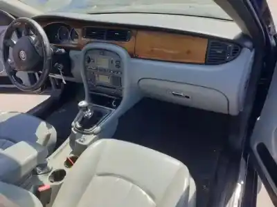 Здавання транспортного засобу jaguar x-type i (x400) 2.5 v6 a las 4 ruedas року 2003 потужний 