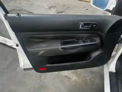 Veículo de Sucata volkswagen golf iv berlina (1j1) agr do ano 1997 alimentado 