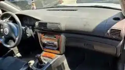 Véhicule à la ferraille volkswagen passat berlina (3b2) aeb de l'année 1996 alimenté 