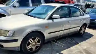 Véhicule à la ferraille volkswagen passat berlina (3b2) aeb de l'année 1996 alimenté 