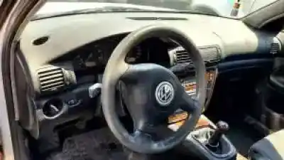 Véhicule à la ferraille volkswagen passat berlina (3b2) aeb de l'année 1996 alimenté 