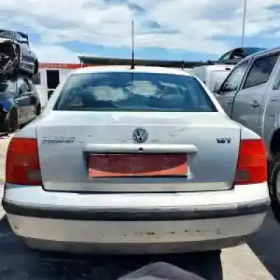 Véhicule à la ferraille volkswagen passat berlina (3b2) aeb de l'année 1996 alimenté 