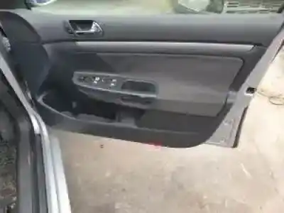 Veículo de Sucata volkswagen golf v berlina (1k1) bkd do ano 2003 alimentado 