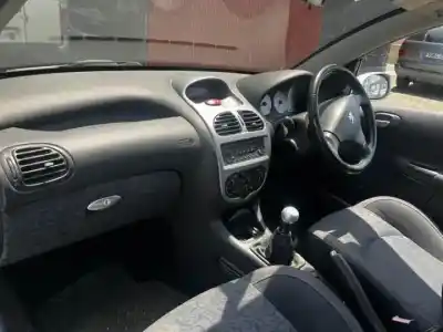 Sloopvoertuig peugeot 206 cc nfu(tu5jp4) van het jaar 2001 aangedreven 