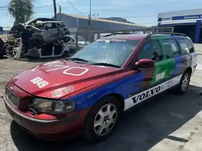 Sloopvoertuig VOLVO V70 FAMILIAR B5244S van het jaar 2000 aangedreven 