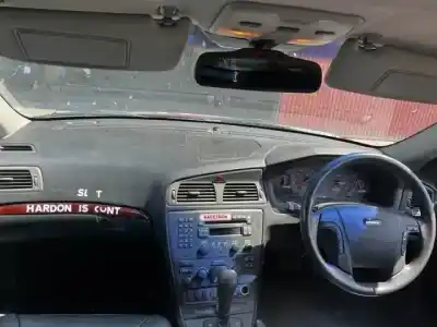 Sloopvoertuig volvo v70 familiar b5244s van het jaar 2000 aangedreven 