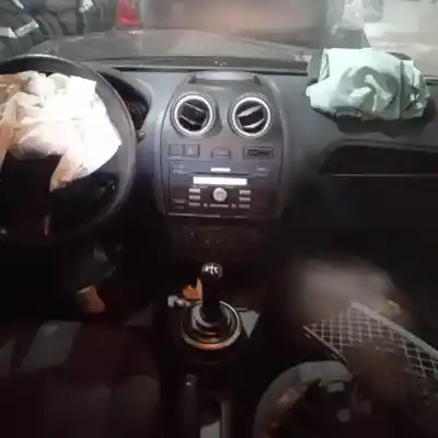 Здавання транспортного засобу ford fiesta (cbk) fxja року 2001 потужний 