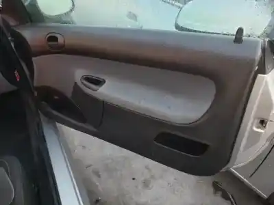 Veículo de Sucata peugeot 206 cc nfutu5jp4 do ano 2000 alimentado 