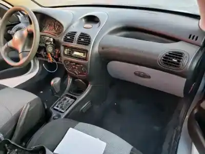 Veículo de Sucata peugeot 206 cc nfutu5jp4 do ano 2000 alimentado 